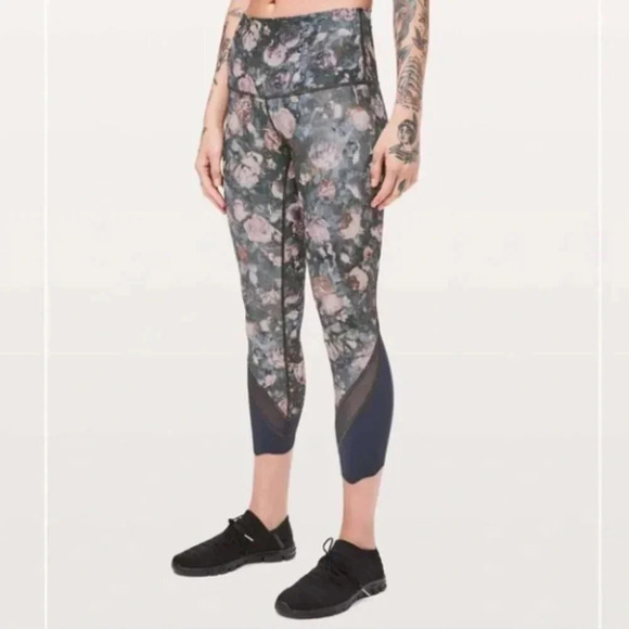 Lululemon Wunder Under Crop II Special Edition Scallop Leggings 23" - Picture 1 of 8